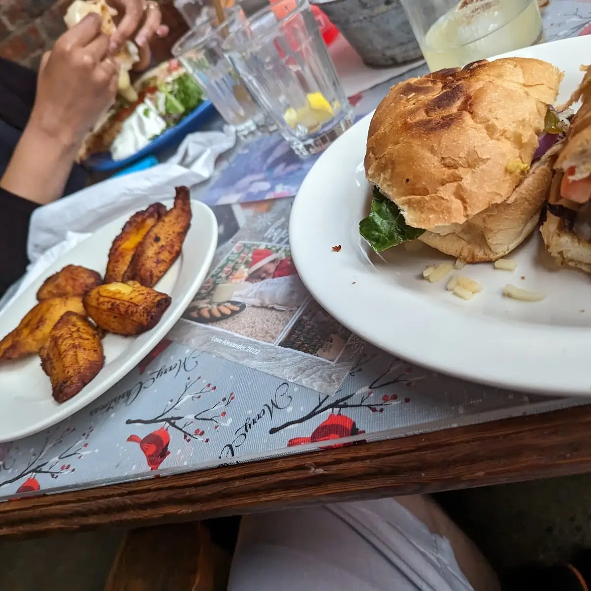 Torta Y Platanos Fritos