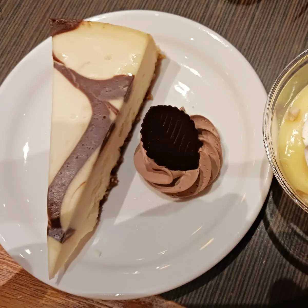 Chocolate Cheesecake & Banana Pudding