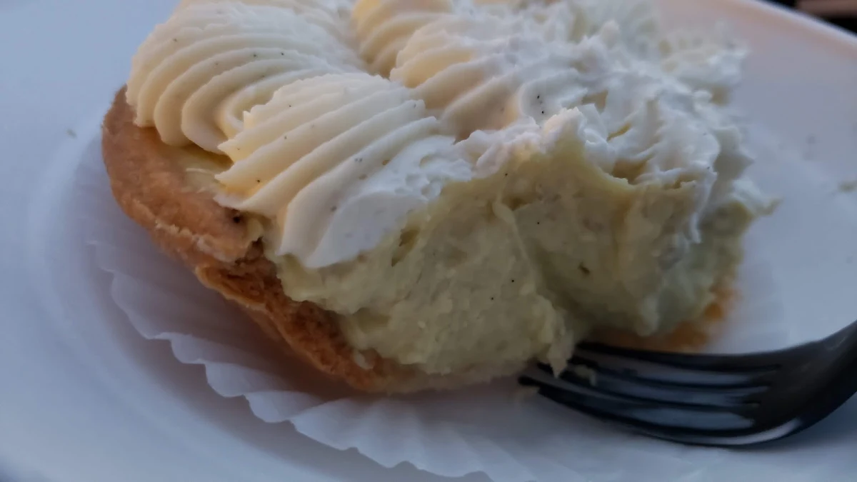 Thick Cookie Crust Banana Cream Pie