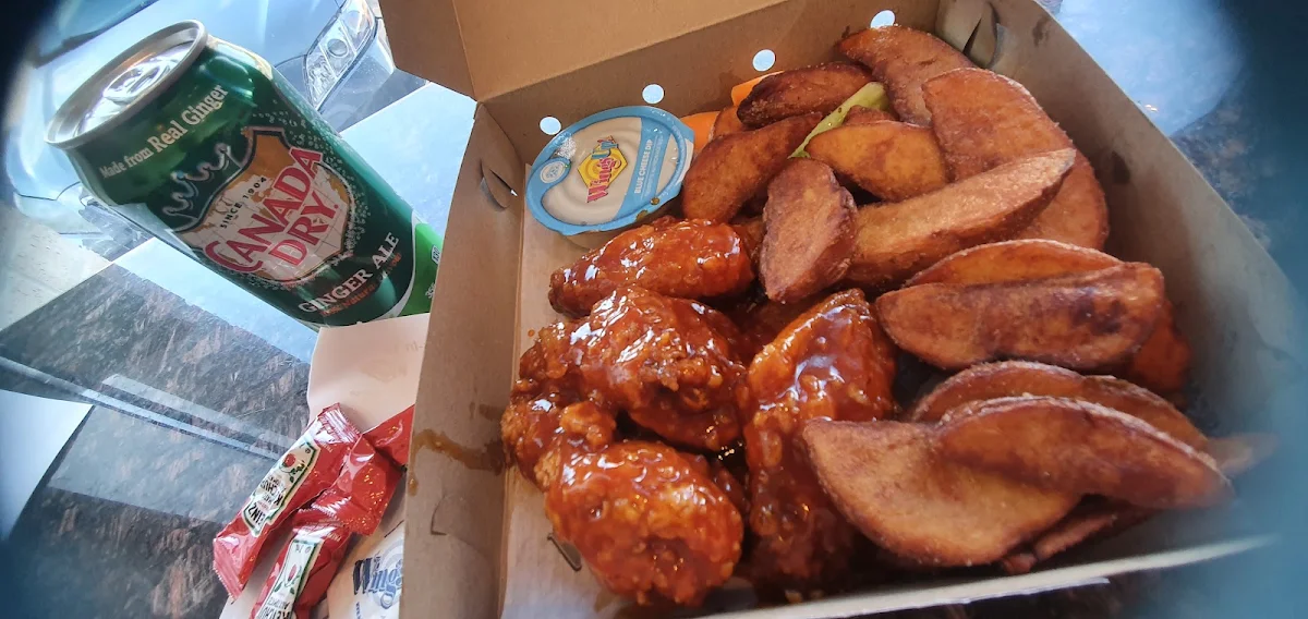 Wing Meal Combo - With a Drink