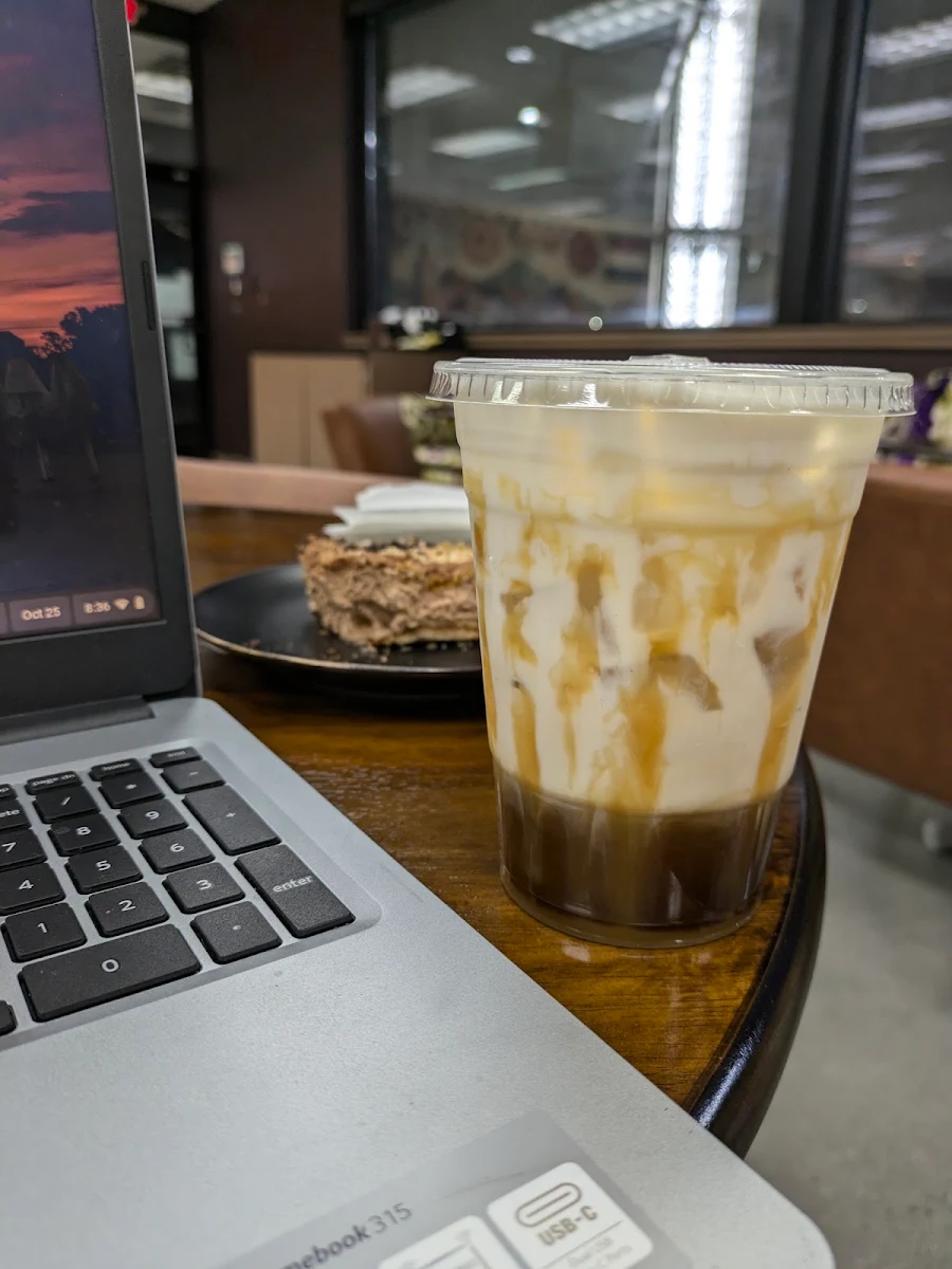 Iced Salted Caramel Latte Macchiato