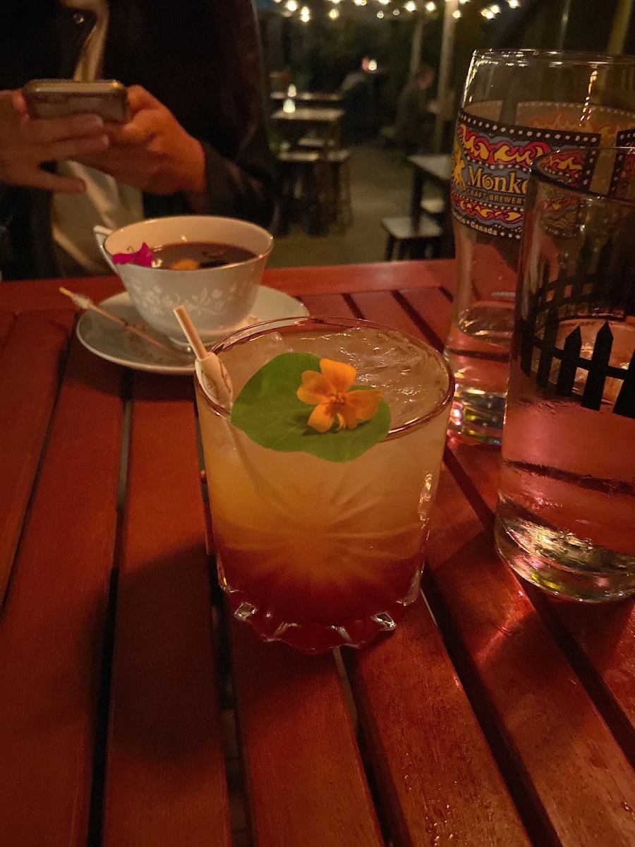 Tequila Sunrise, The Moonroom