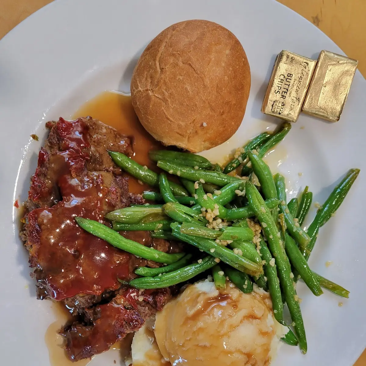 Meatloaf w Mashed Potatoes & Gravy & Broccoli