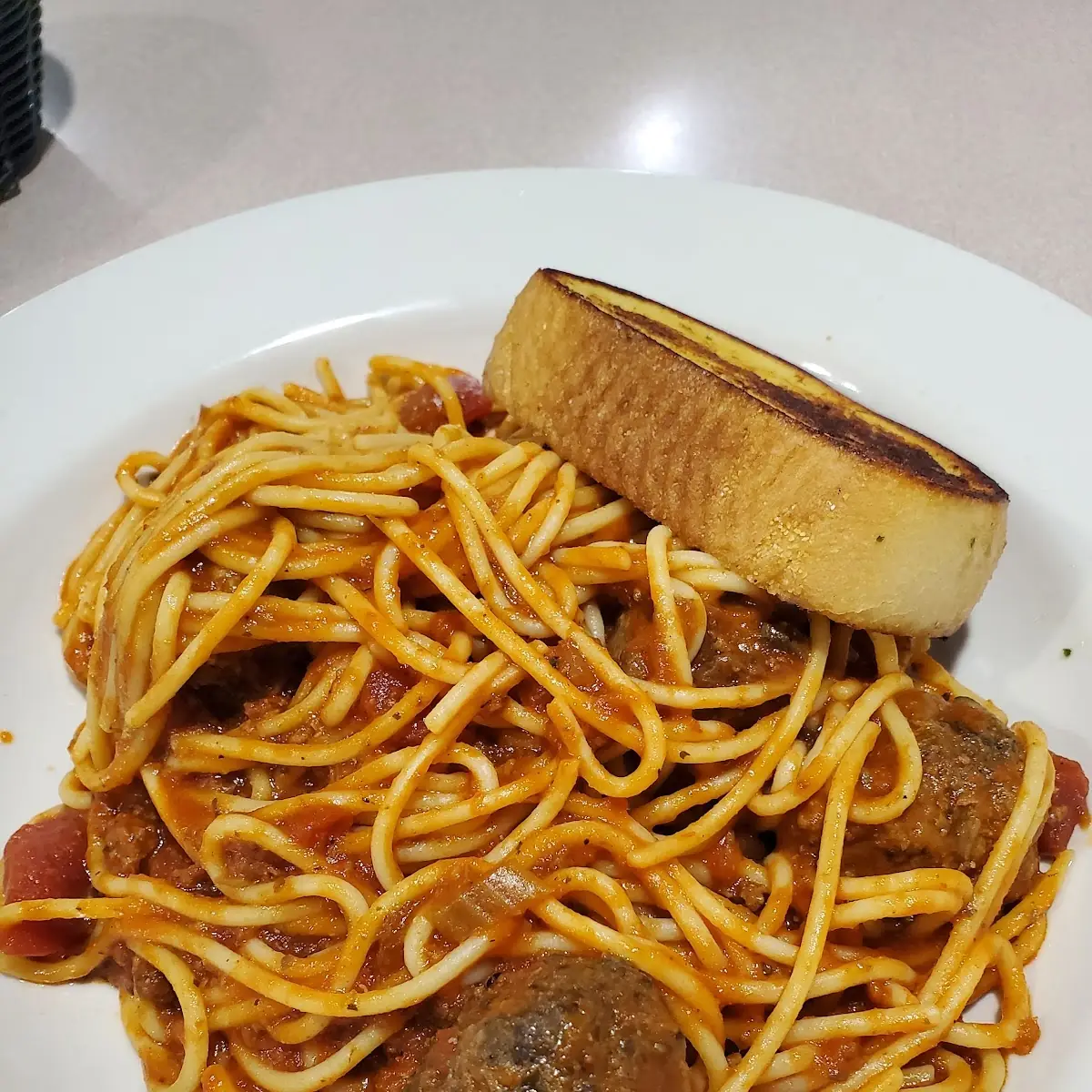 Spaghetti & Meat Balls & Garlic Bread