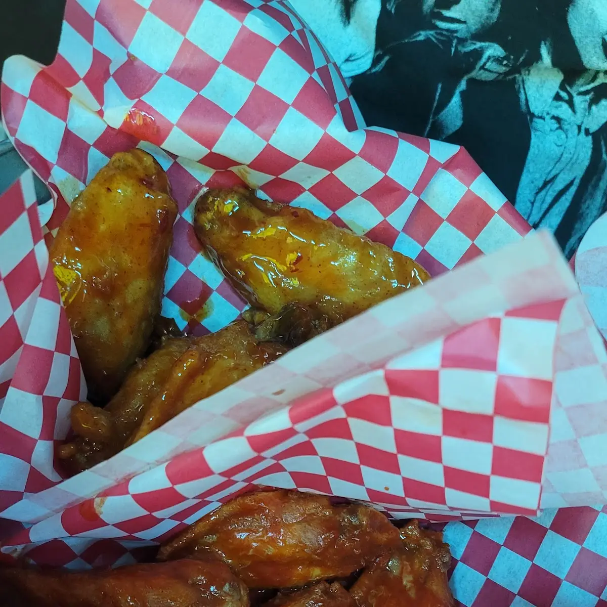 Boneless Chicken Bites 6 Piece w Fries
