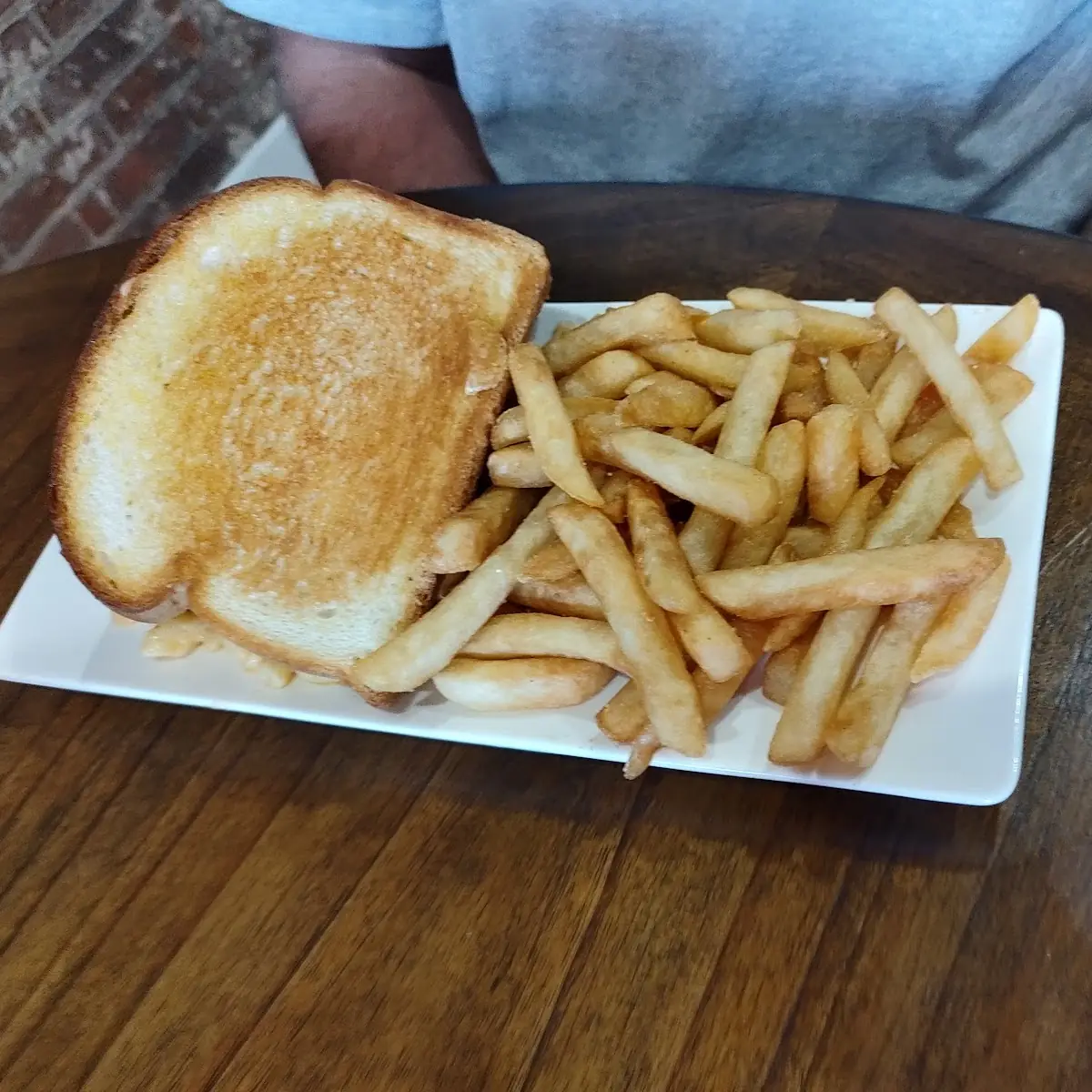 Kids Grilled Cheese & Chips