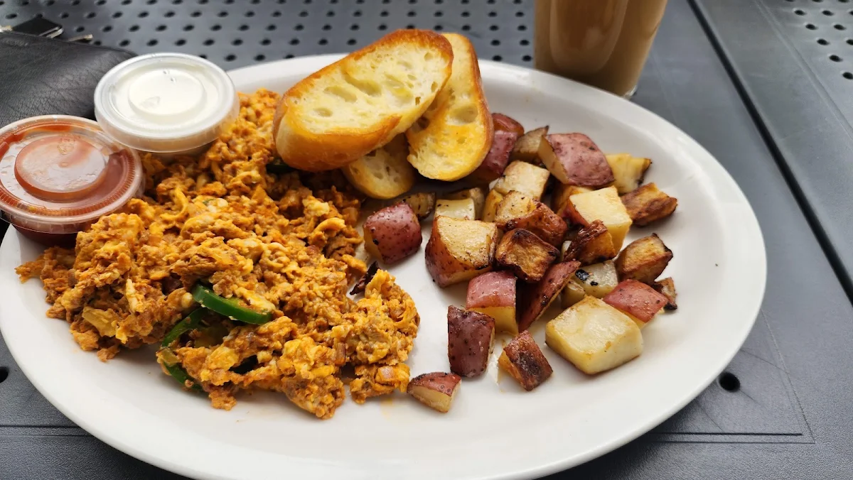 Extra Home Fries and Salad, Huevos Gourmet