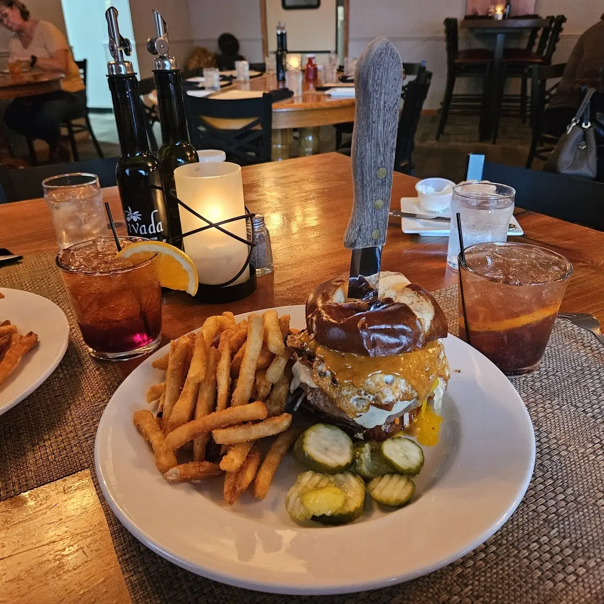 Dagger Burger