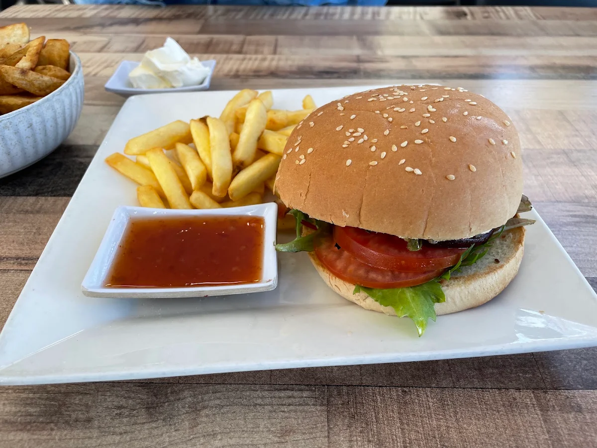 Burger and Fries, KT Bee | Queanbeyan Cafe