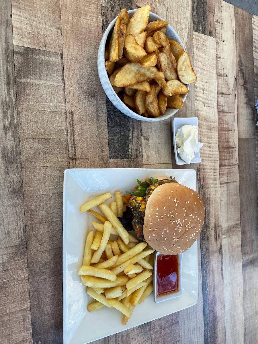 Burger Combo, KT Bee | Queanbeyan Cafe