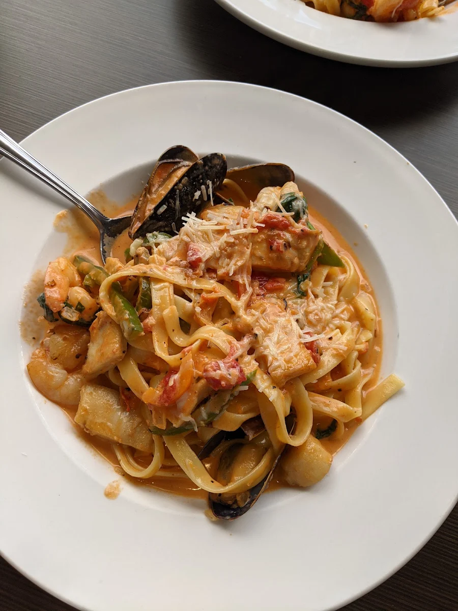 Seafood Alfredo Pasta