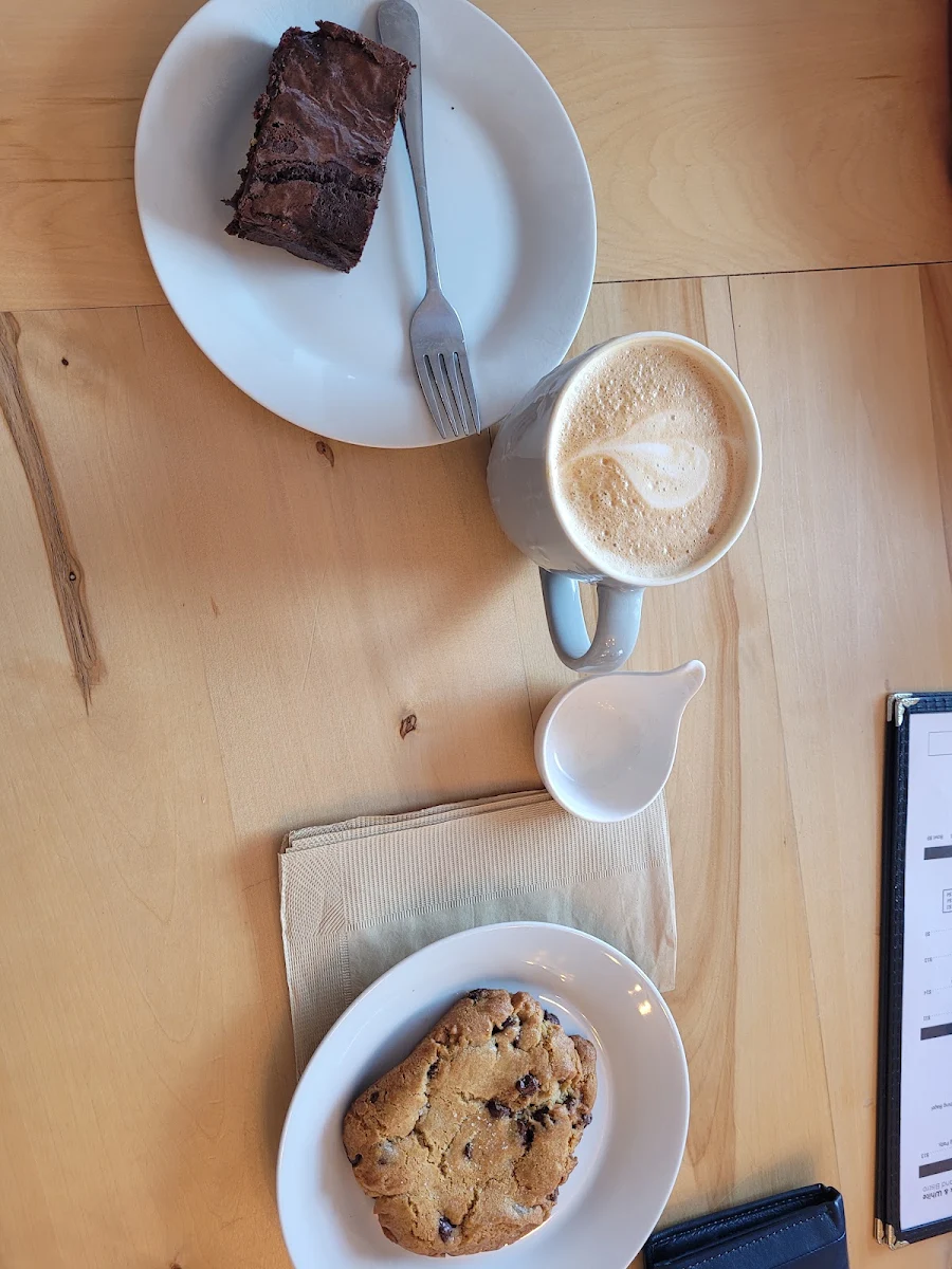 Highlights, Black & White - Café and Bistro