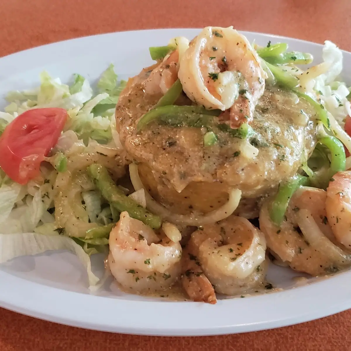 Mofongo Relleno de Camarones Al Ajillo