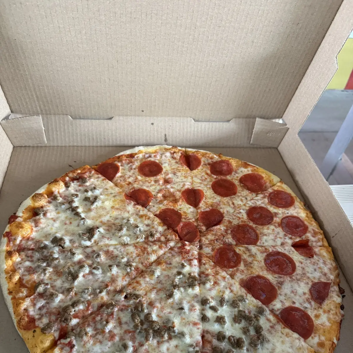 Hamburger Pepperoni Pizza