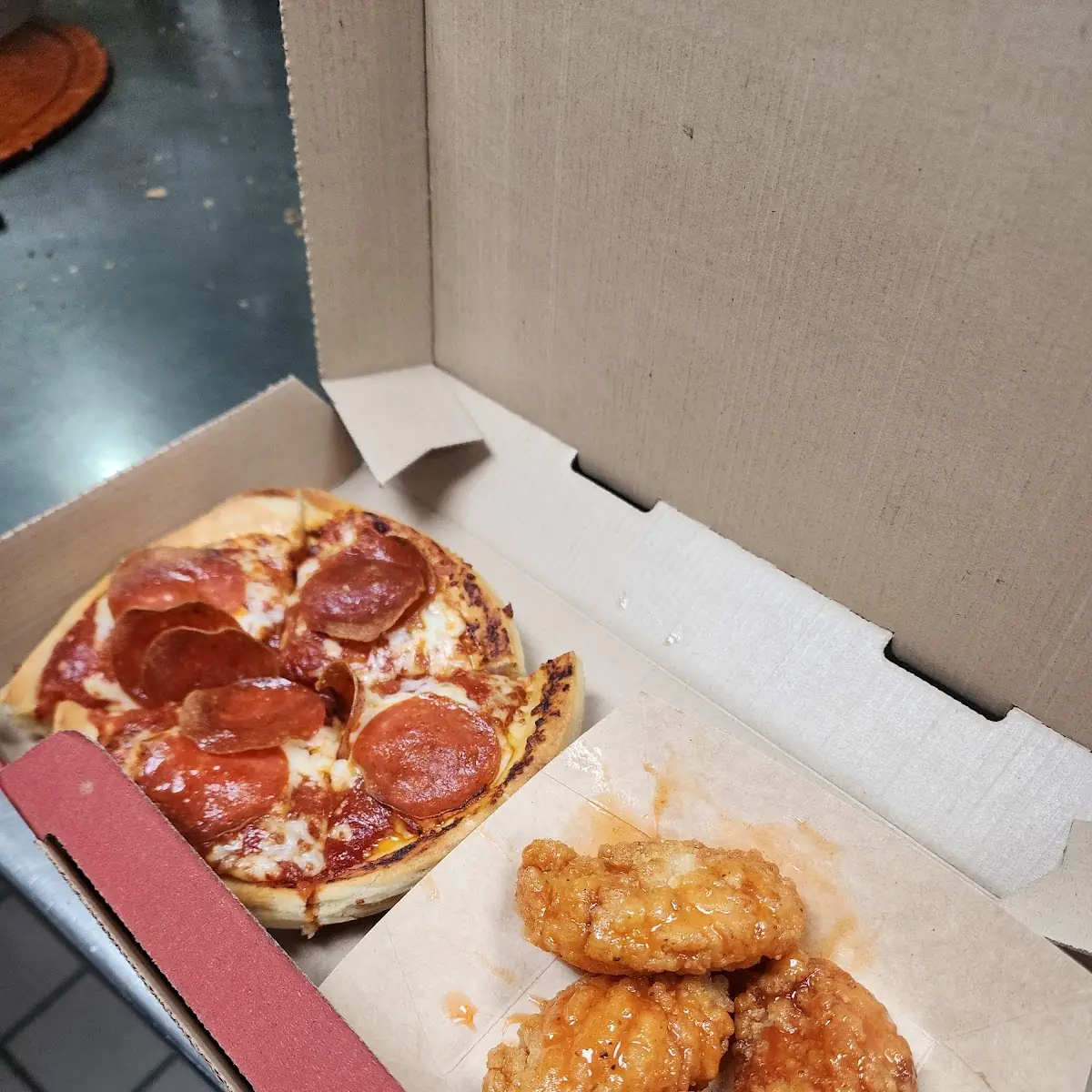 Hut Favorite Box