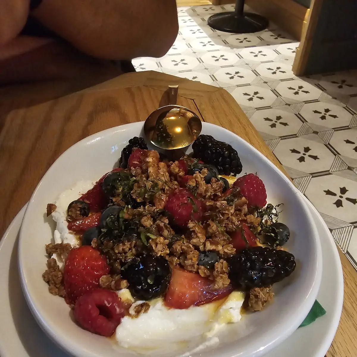 Granola & Yogurt Parfait