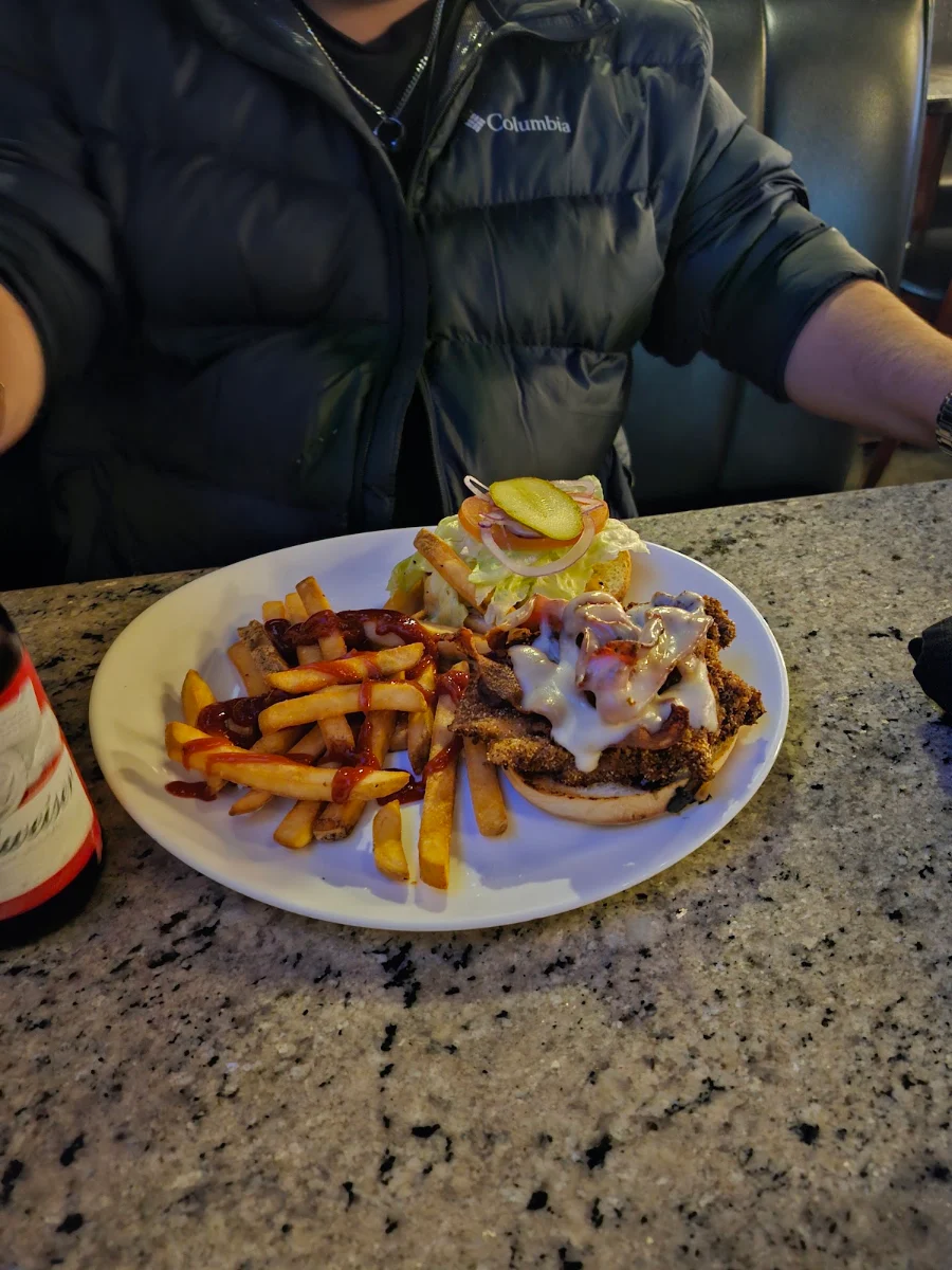 Crispy Chicken Club, Fort Pub & Grill