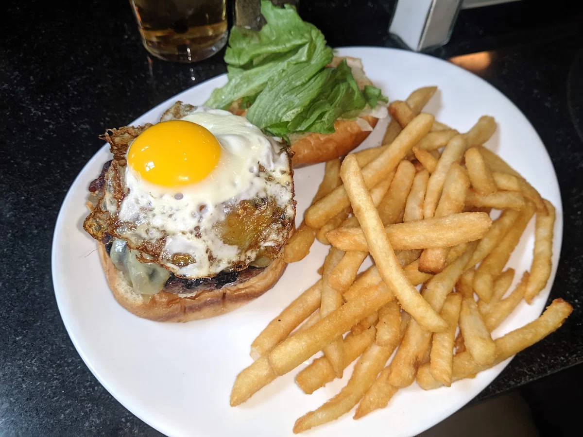 Fort Chicken Burger and Fries, Fort Pub & Grill