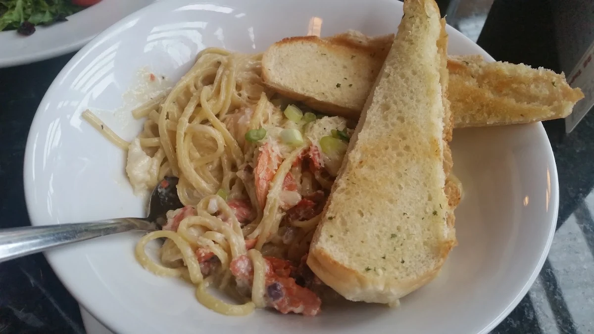 Seafood Linguine, Fort Pub & Grill