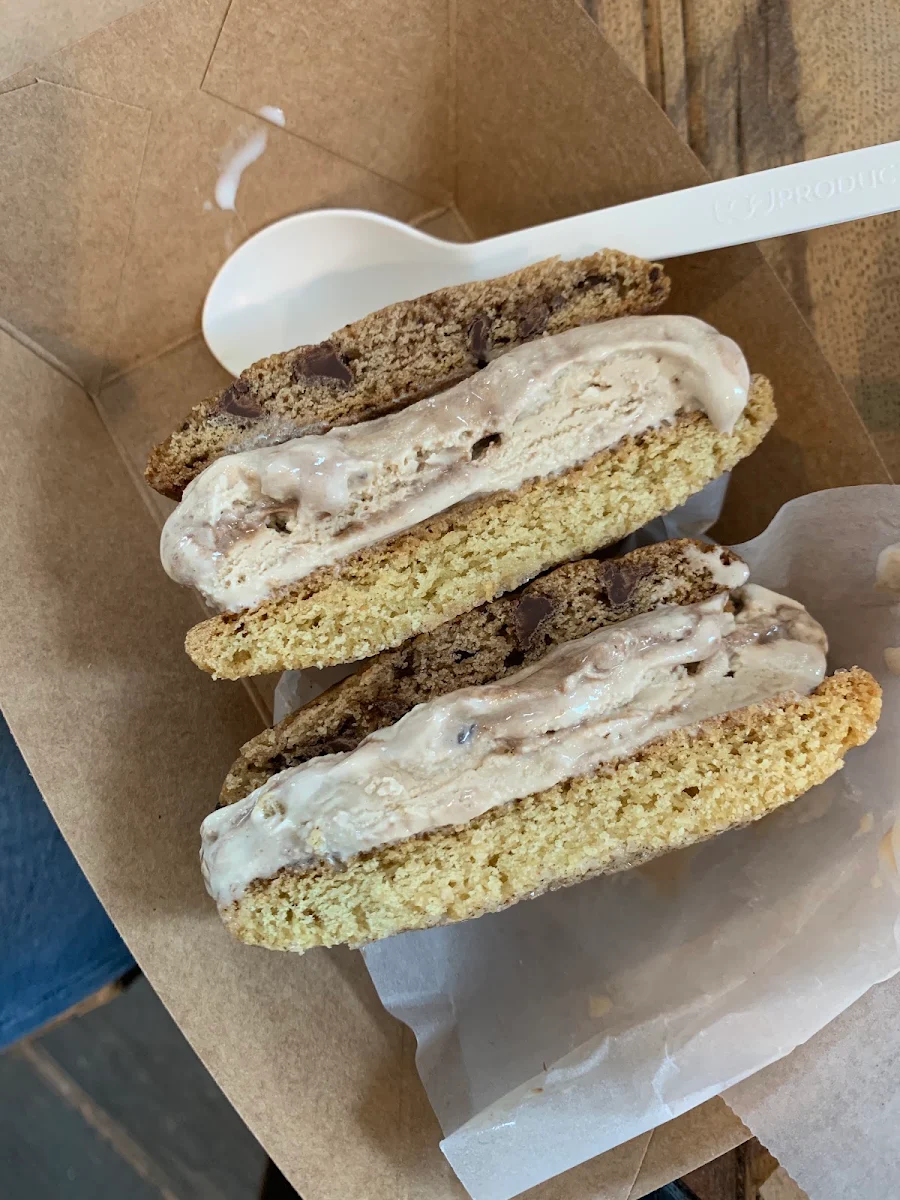 Snickerdoodle and Chocolate Chip Cookies