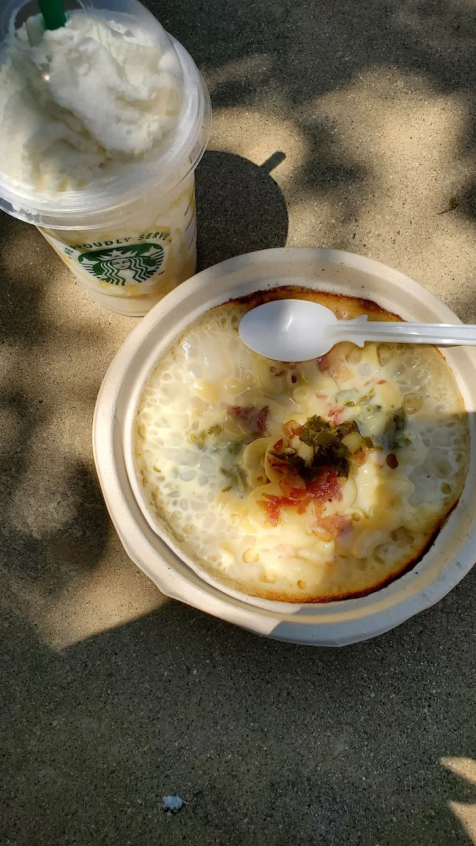 Jalapeno Bacon Mac and Cheese