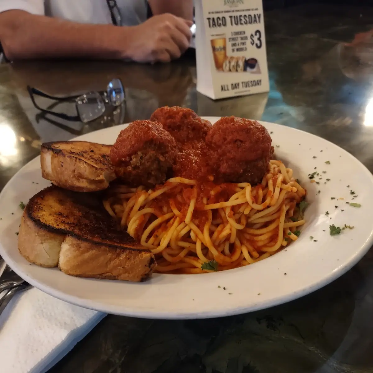 Spaghetti Meatballs w Garlic Bread
