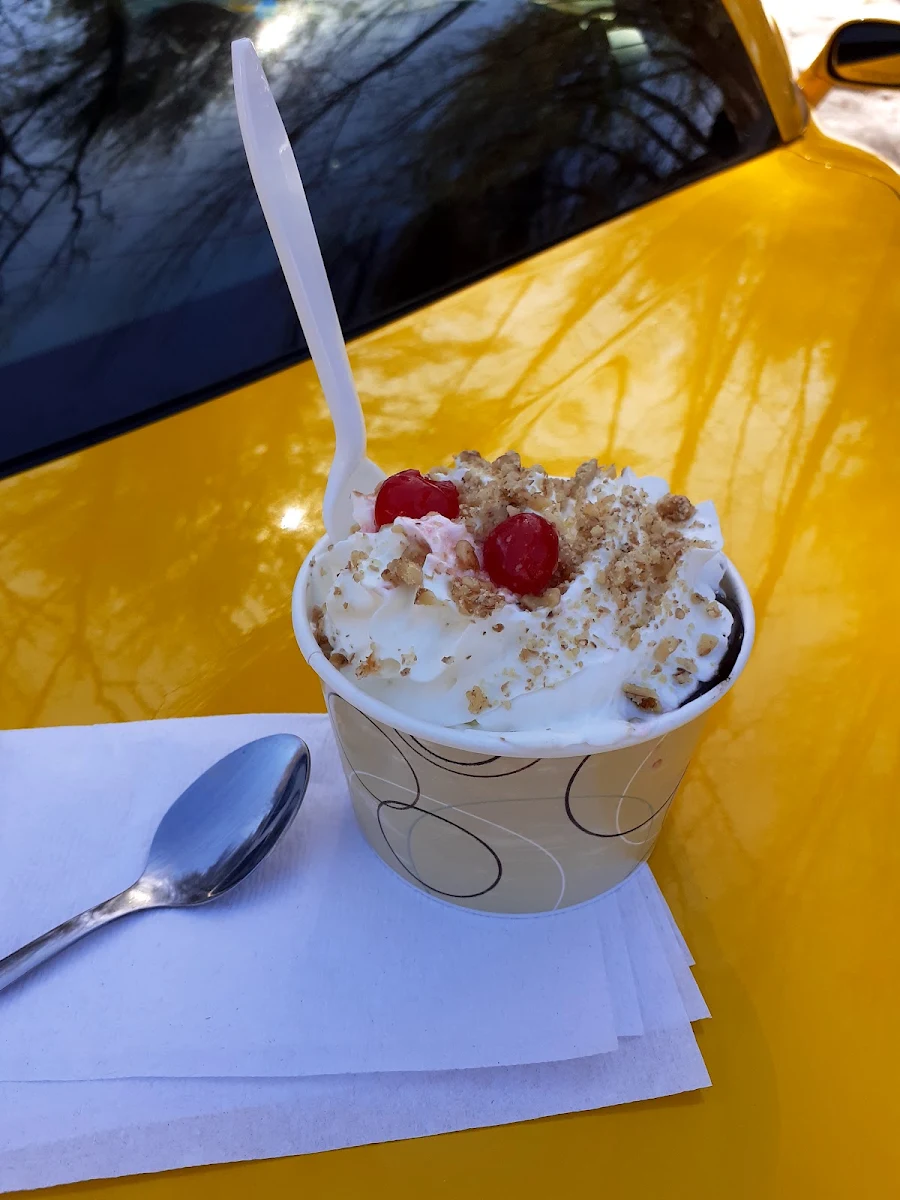Hot Fudge Sundae on Moosetracks