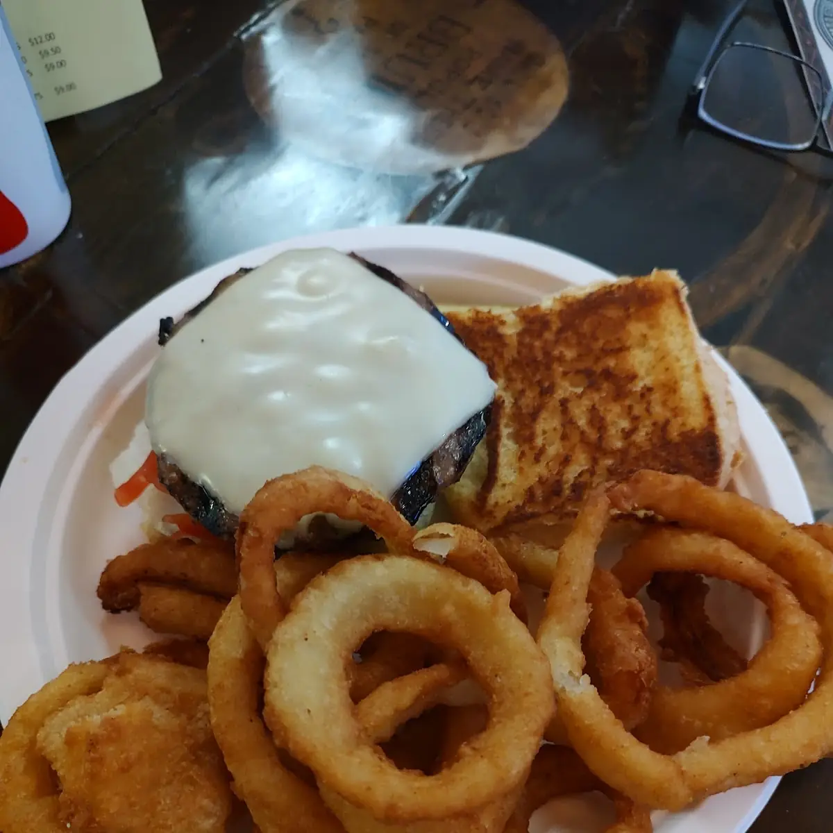 Cheeseburger with Onion Rings
