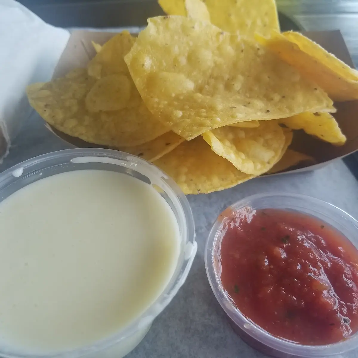 Chips Salsa & Queso