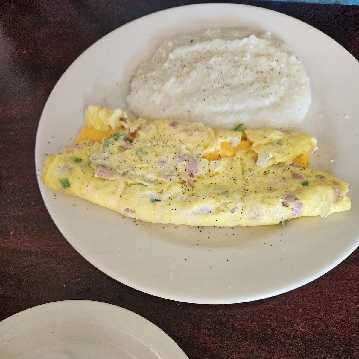 Western Omelette and Grits