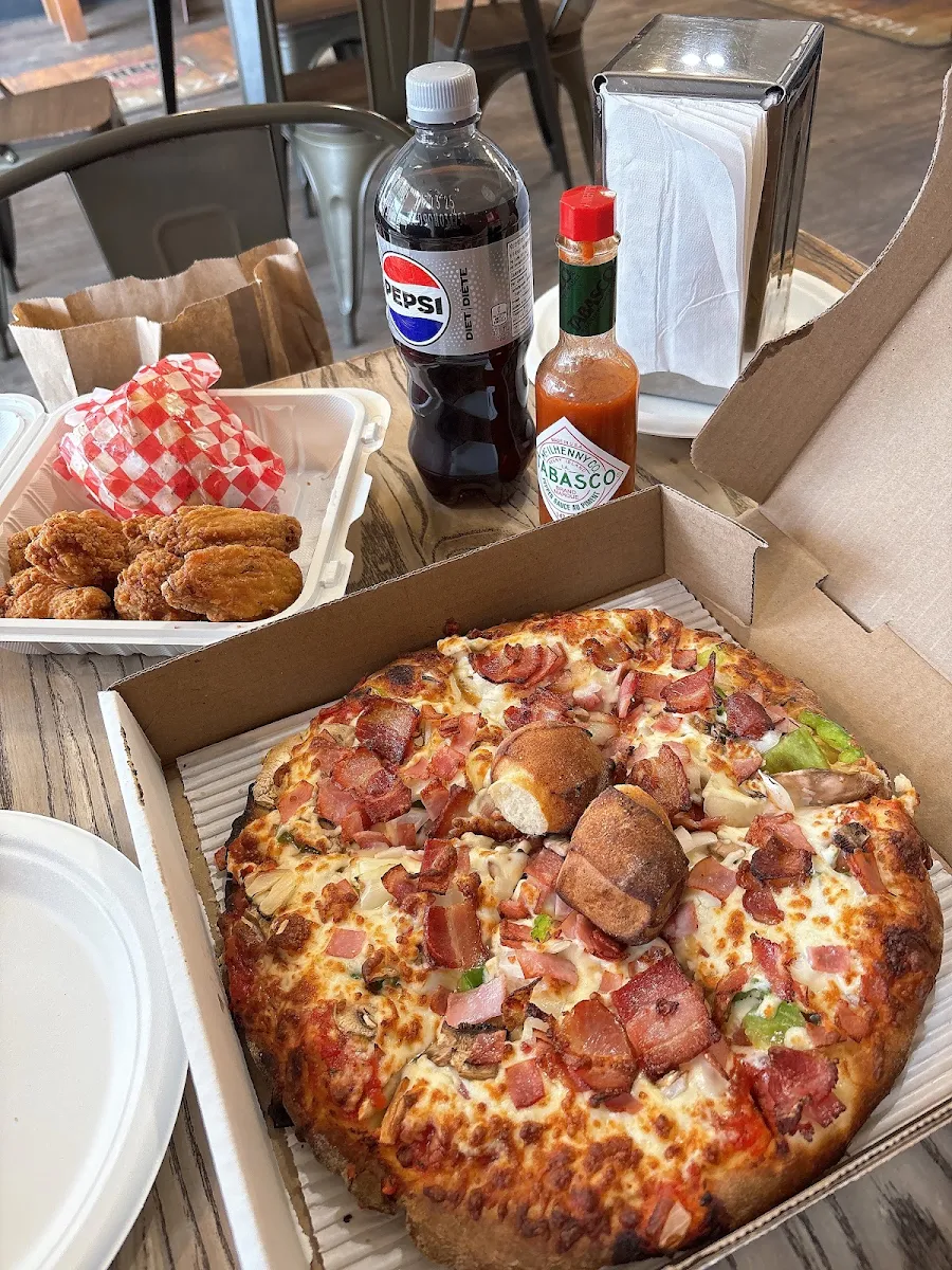 Highlights, Theos Pizzeria