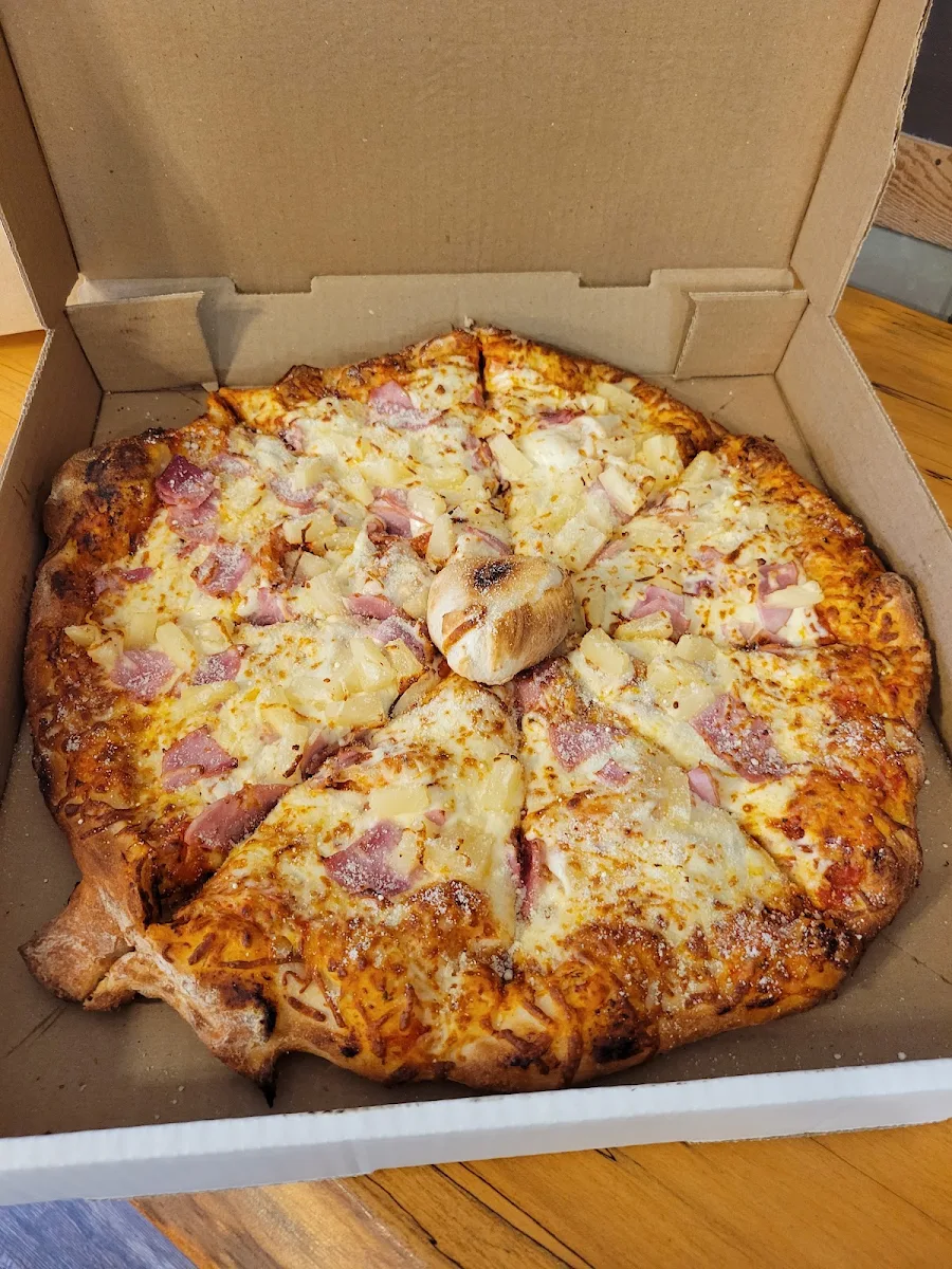 Medium Ham and Pineapple Pizza, Theos Pizzeria