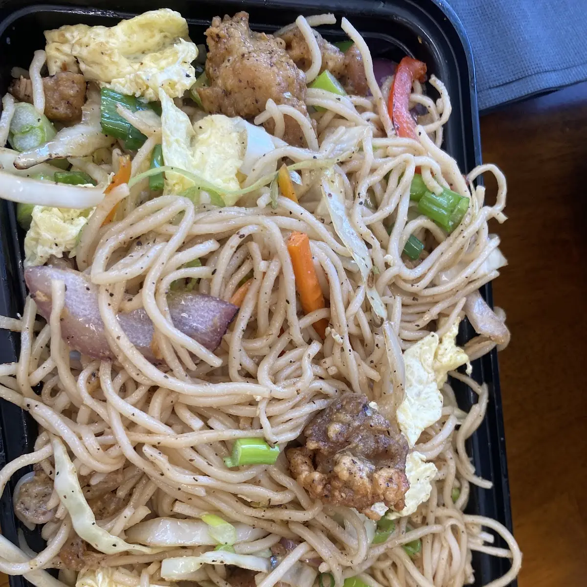 Mixed Meat Hakka Noodles
