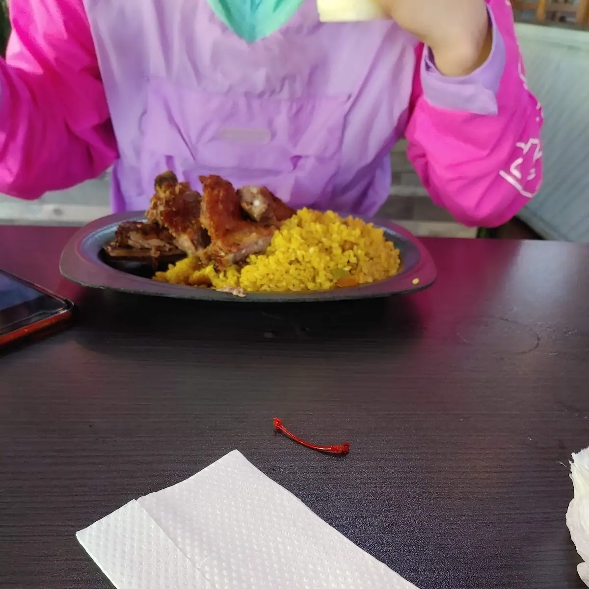 Arroz Guisado Con Costillas A la BBQ