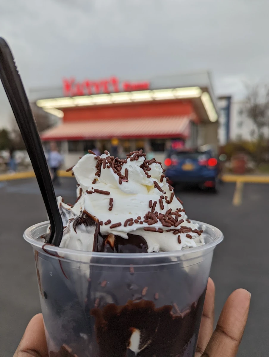 Hot Fudge Brownie Sundae