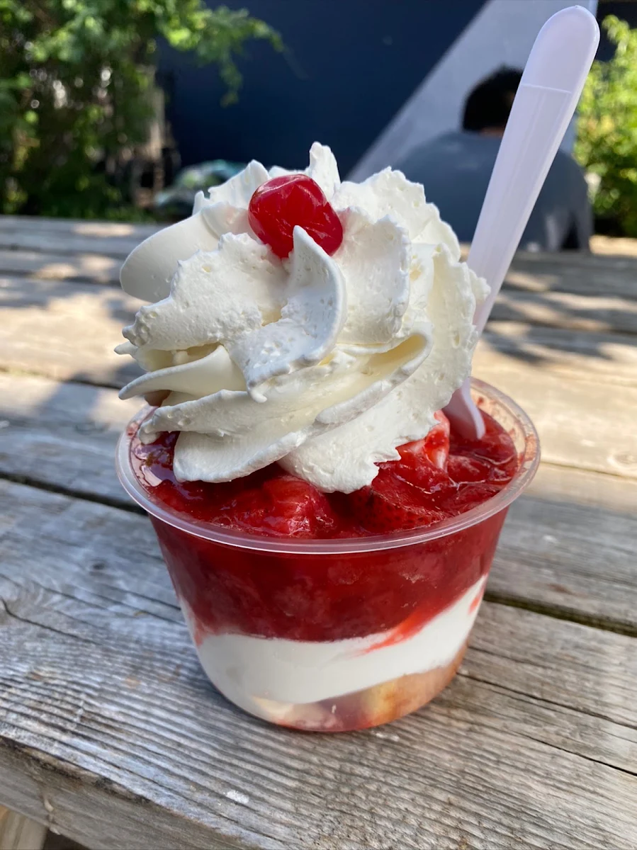Strawberry Shortcake Sundaes