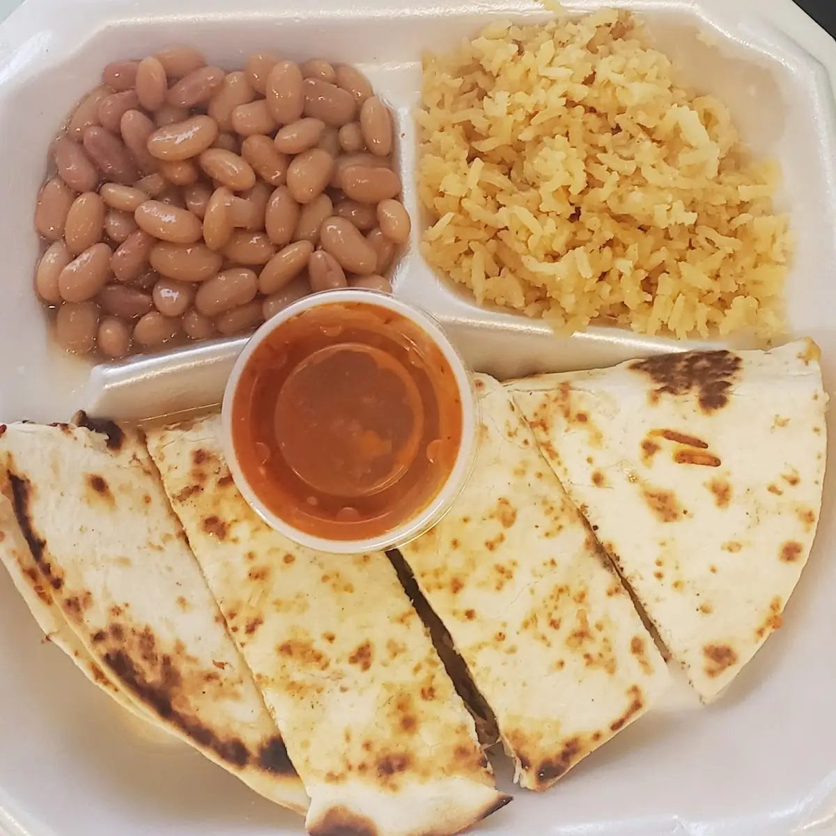 Quesadilla de Pollo O Beef