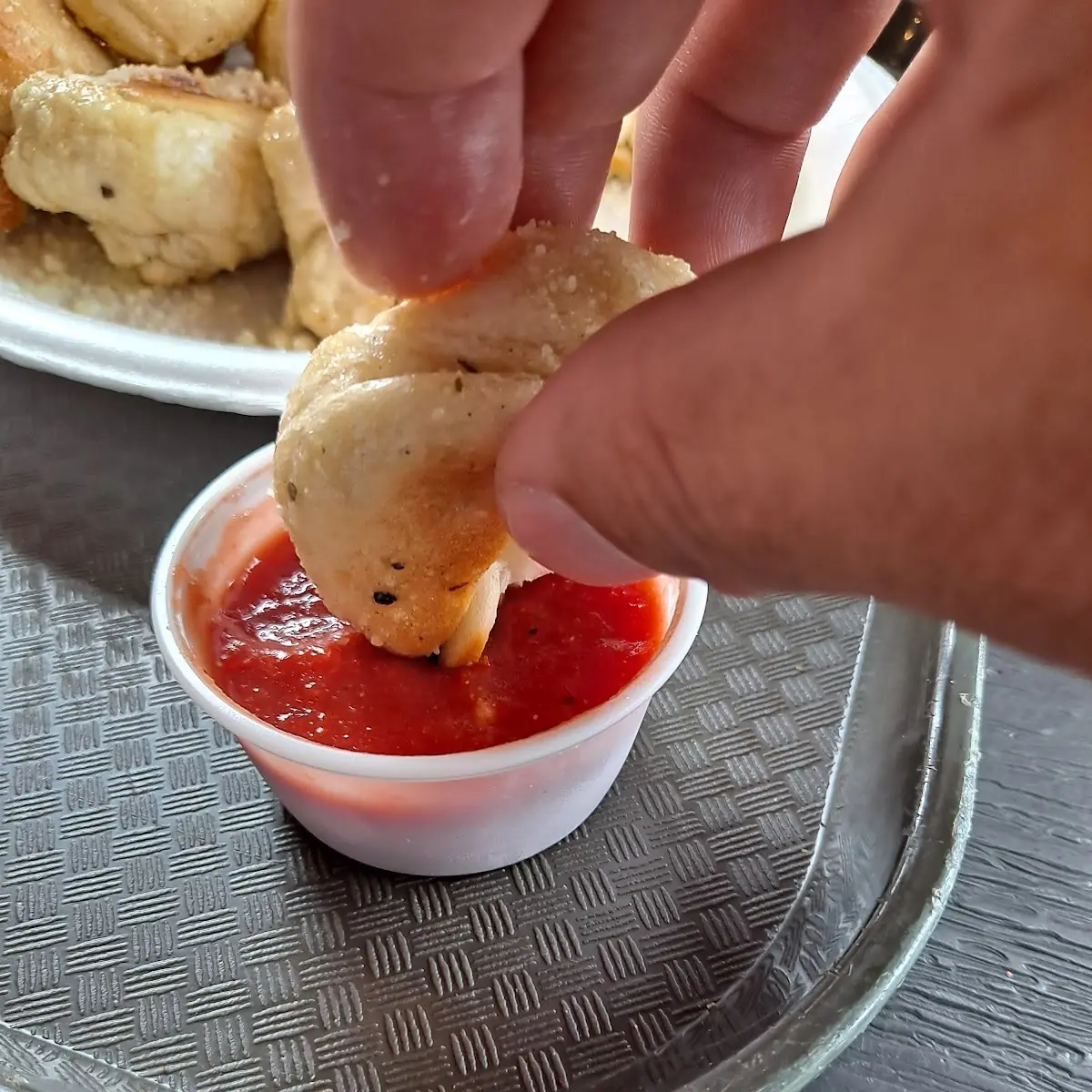 Nuditos Con Salsa Roja