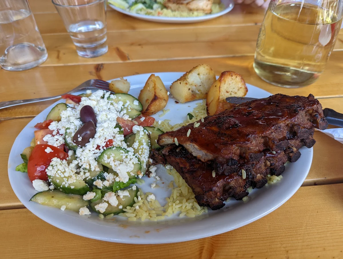 Rips with Greek Salad