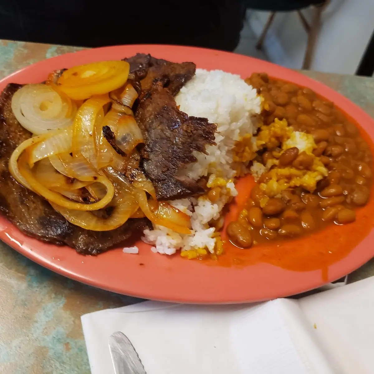 Bistec Encebollado