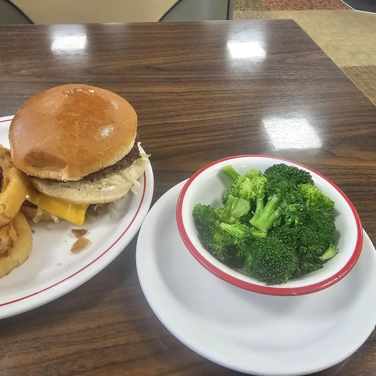 Bigboy with Onion Rings and Broccoli