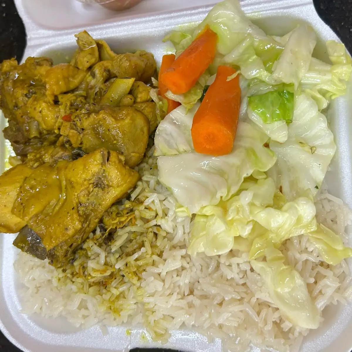 Curry Chicken Served w Rice & Peas or White Rice