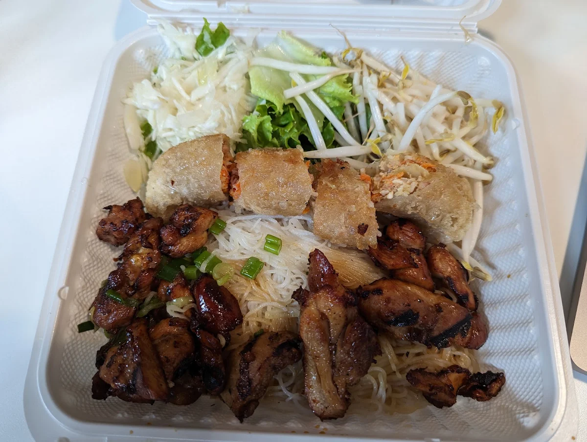 Grilled Chicken with Noodles, Restaurant I AM PHO (Saint-Laurent)