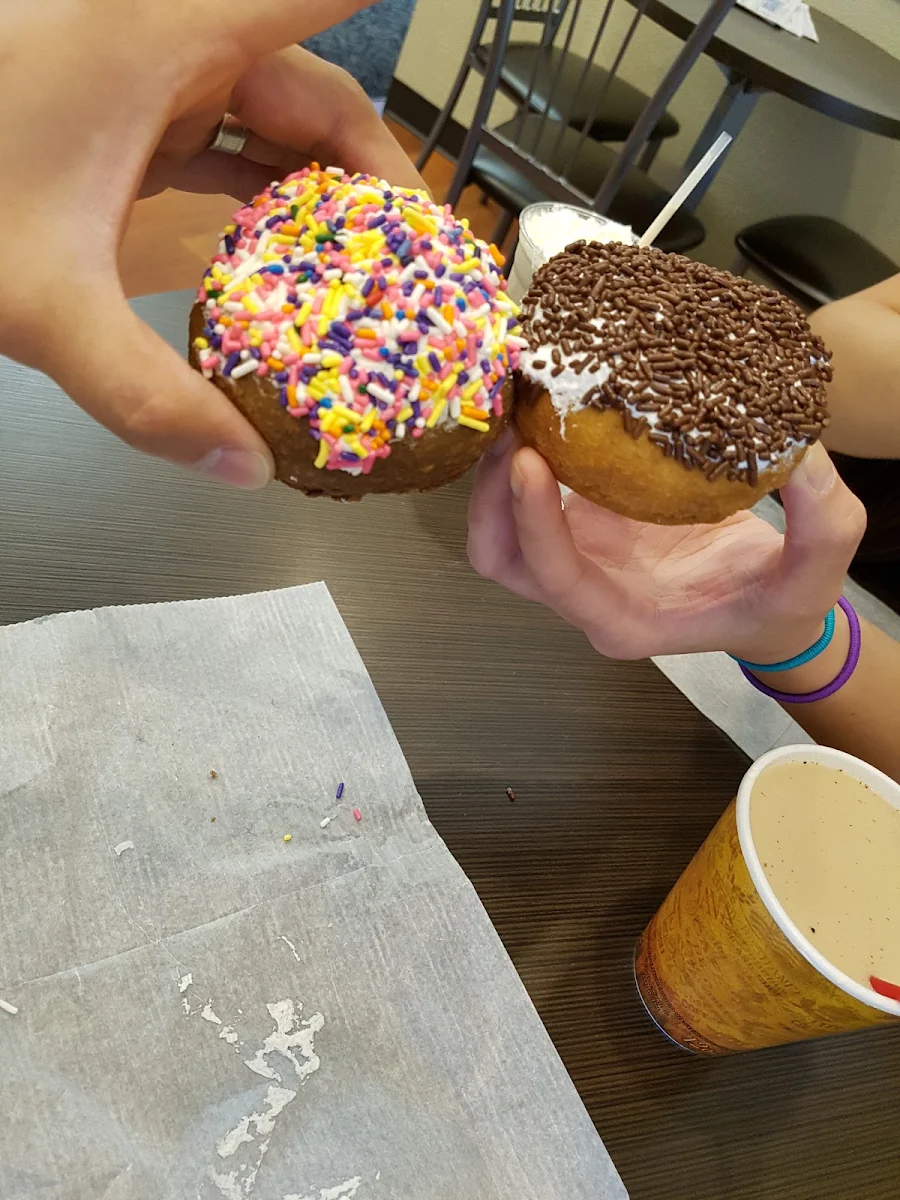 Donut w Yum Yum Cream