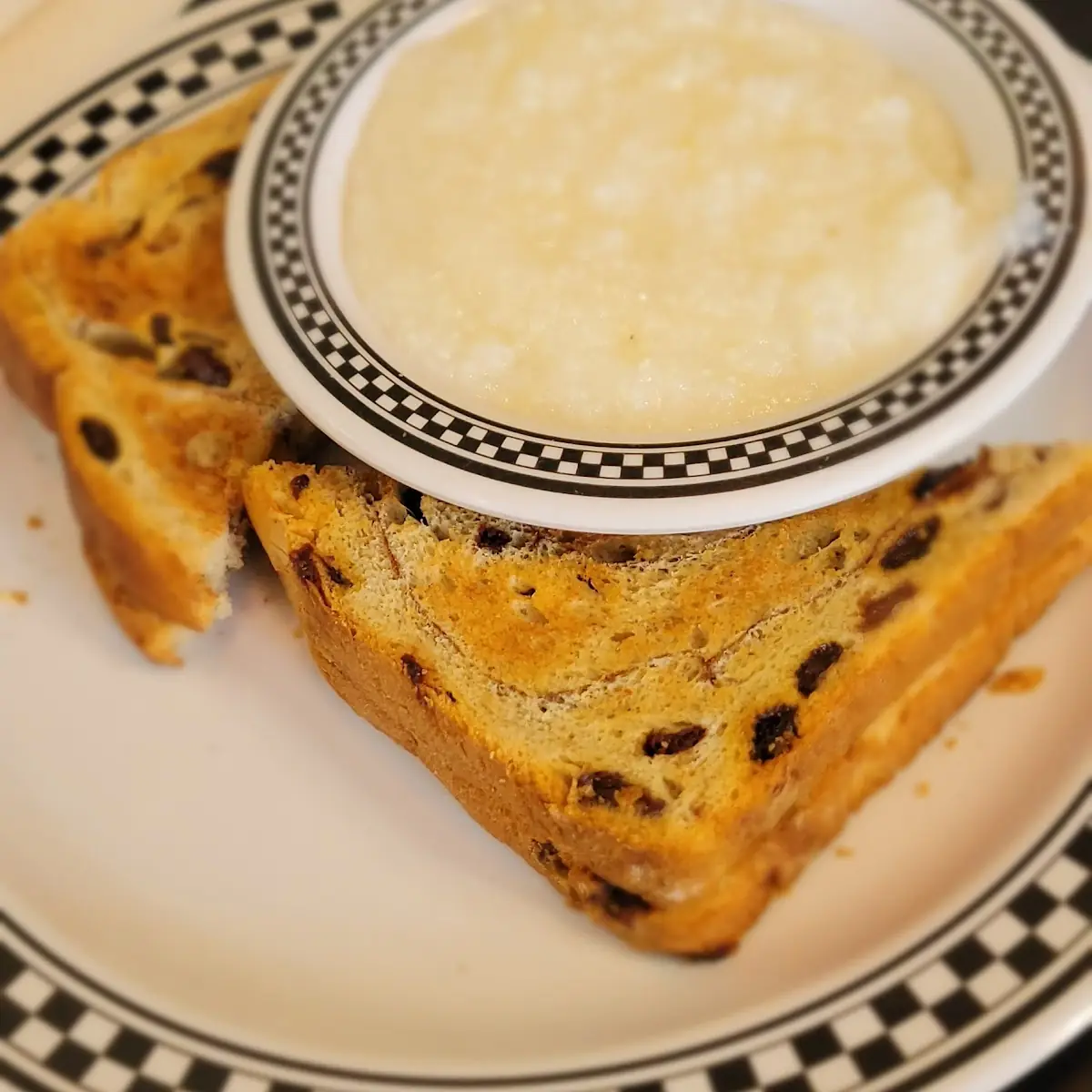 Raisin Toast with Grits