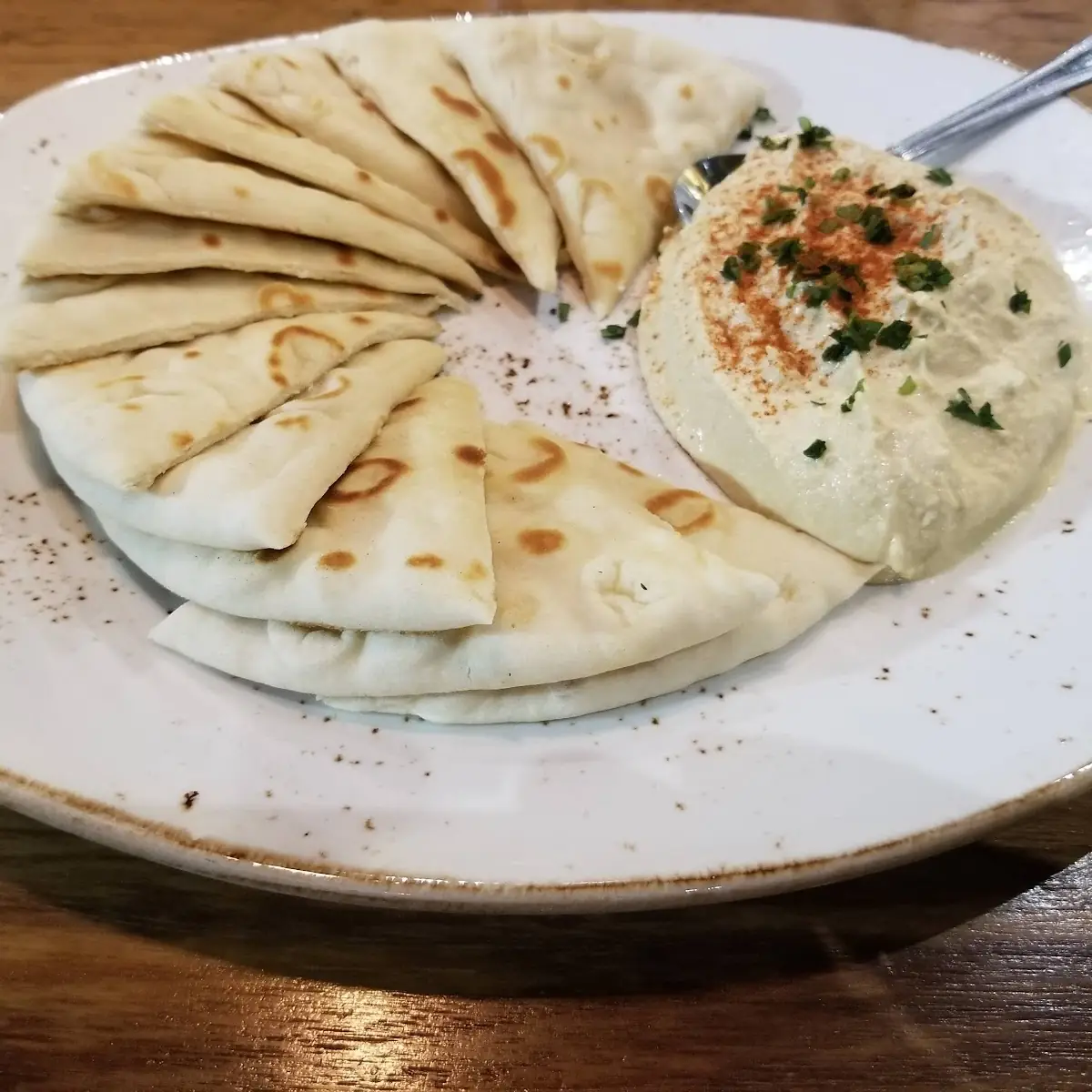 Piya Bread and Hummus Plate