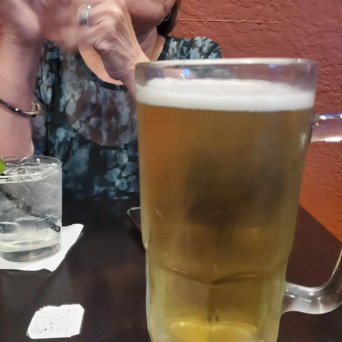 32oz Mondo Bud Light