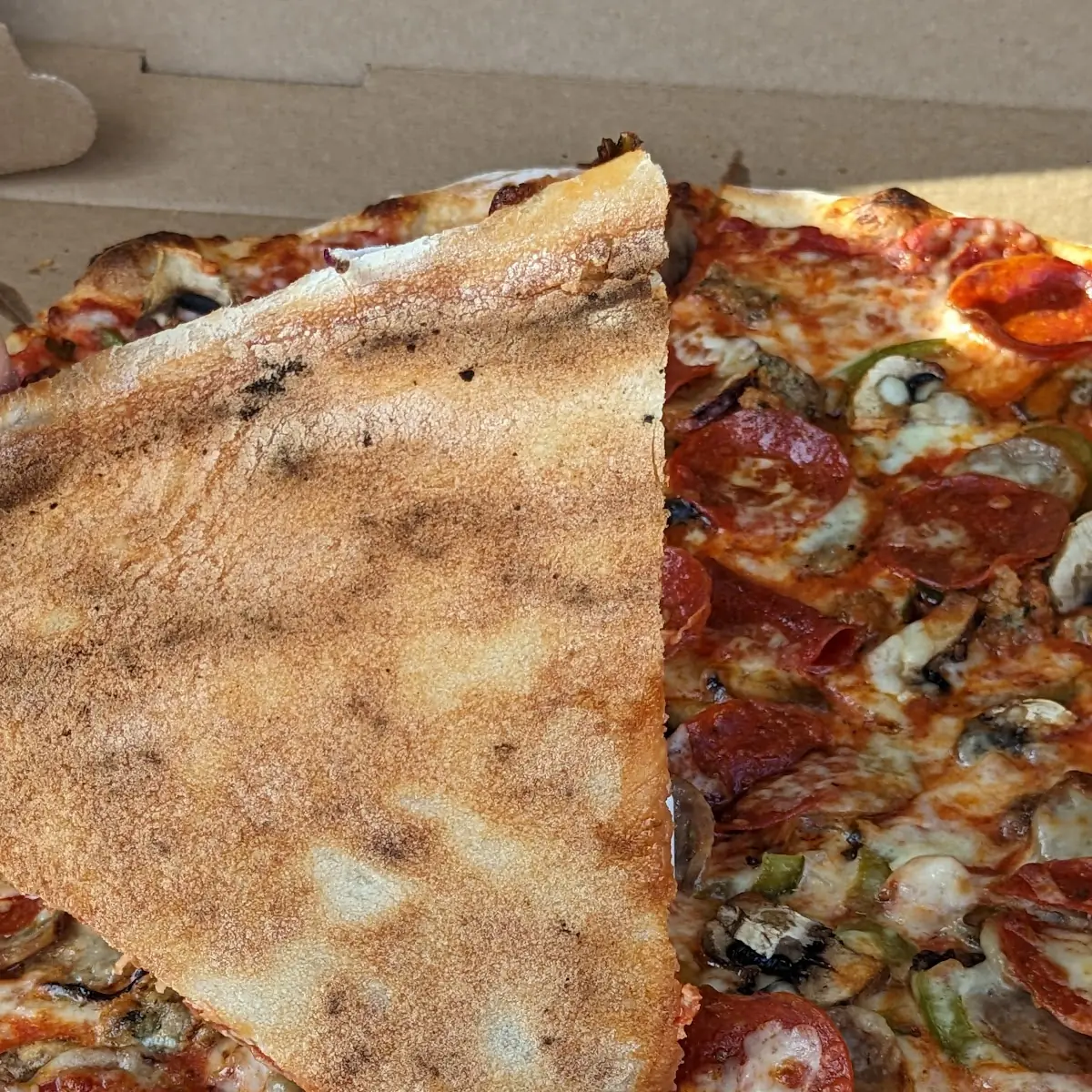 Amici's Deluxe Pizza
