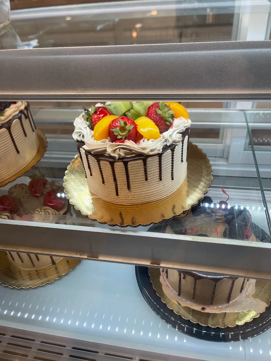 Fruits Chocolate Cake