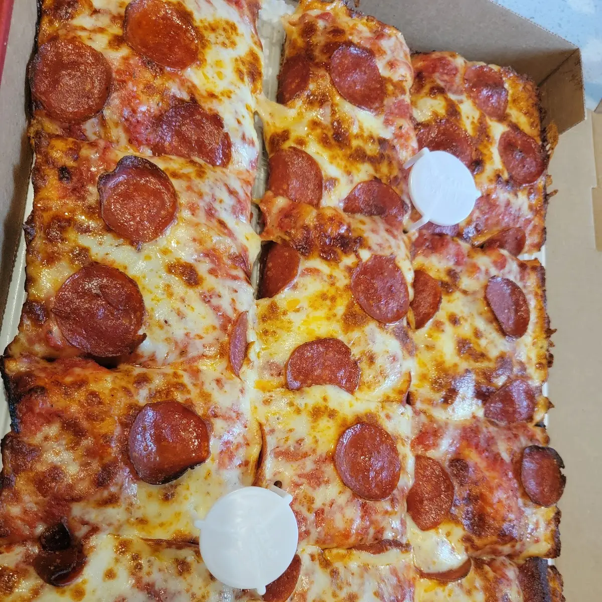 Large Pepperoni Pizza